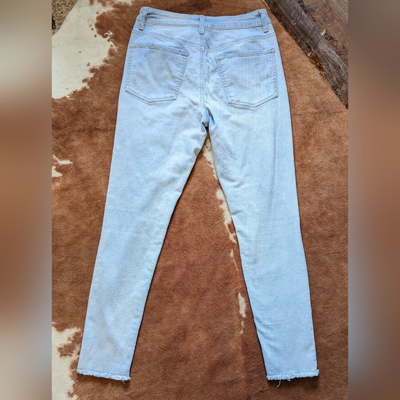 So High Rise Distressed Jegging - Picture 11 of 16